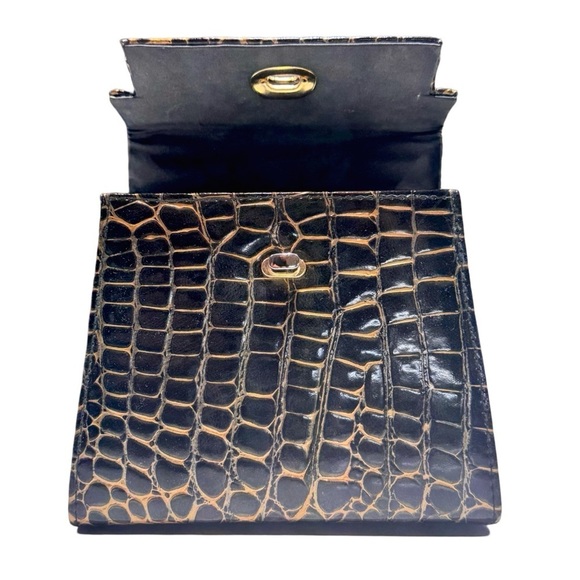Tenri’s Vintage Women’s Croc-Embossed Handbag w/ Gold Hardware & Handle - Picture 9 of 12